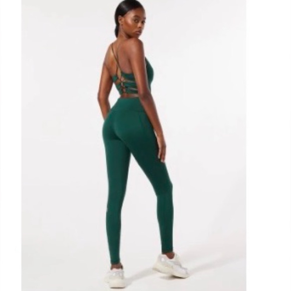 Savage X Fenty work out set with Wildcat Strappy-Bra in Botanical Green